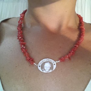 Collana con corallo e cammeo